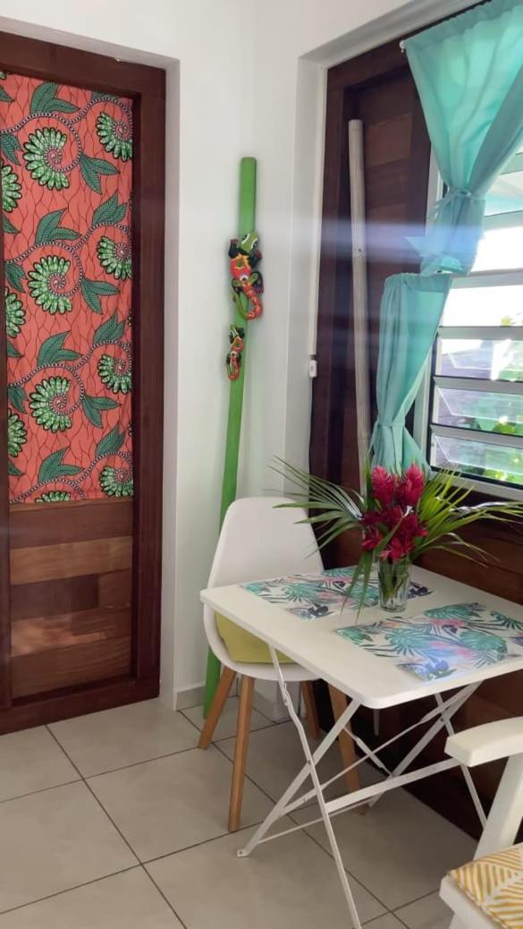 Gite Cajou Dans Jardin Tropical Ventile A Sainte-Anne المظهر الخارجي الصورة